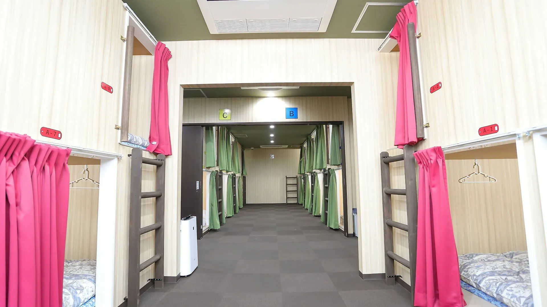 Gate80 Kyoto Nijo Hostel Japán
